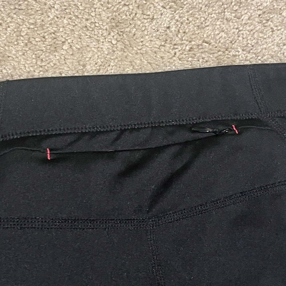Roxy Black Leggings with Chevron Pattern and Pink Seams - Picture 3 of 4